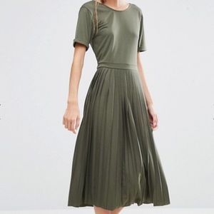 Like New Green Pleated Mini Dress